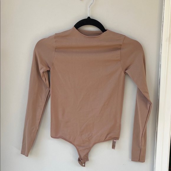 SKIMS Body Suit - Picture 1 of 6
